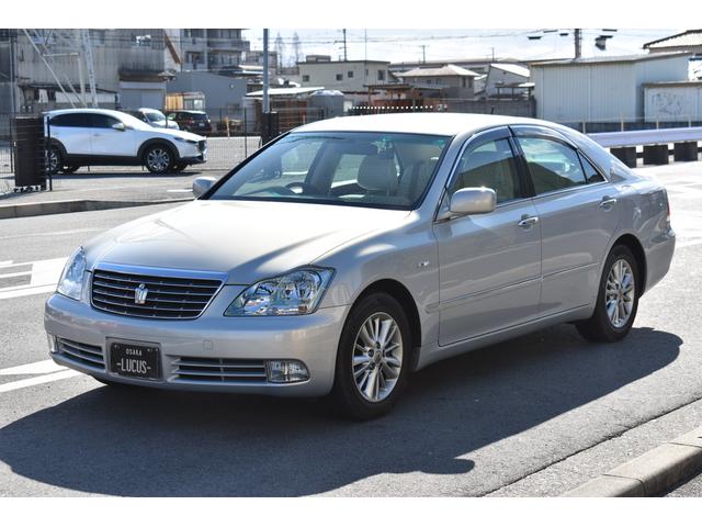 クラウン ロイヤルサルーン　ＥＴＣ　ドライブレコーダー　クルーズコントロール　電格ミラー　ハンズフリー　プッシュスタート　５名乗車　ＡＴ　助手席・サイドエアバック（4枚目）