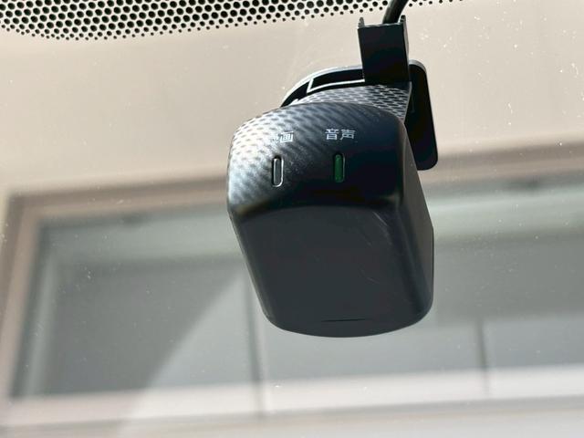 セレナ ｅ－パワー　ハイウェイスターＶ　１オナ　プロパイ　１０型純正ナビ　後席Ｍ　ドラレコ前後　ＥＴＣ　２．０　アラウンドビュ　フルセグ　純正１５インチＡＷ　デジタルミラ　ＬＥＤヘッドライト　ＬＥＤフォグ　衝突軽減ブレーキ　踏み間違い防止（8枚目）