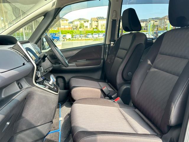 セレナ ｅ－パワー　ハイウェイスターＶ　１オナ　プロパイ　１０型純正ナビ　後席Ｍ　ドラレコ前後　ＥＴＣ　２．０　アラウンドビュ　フルセグ　純正１５インチＡＷ　デジタルミラ　ＬＥＤヘッドライト　ＬＥＤフォグ　衝突軽減ブレーキ　踏み間違い防止（16枚目）