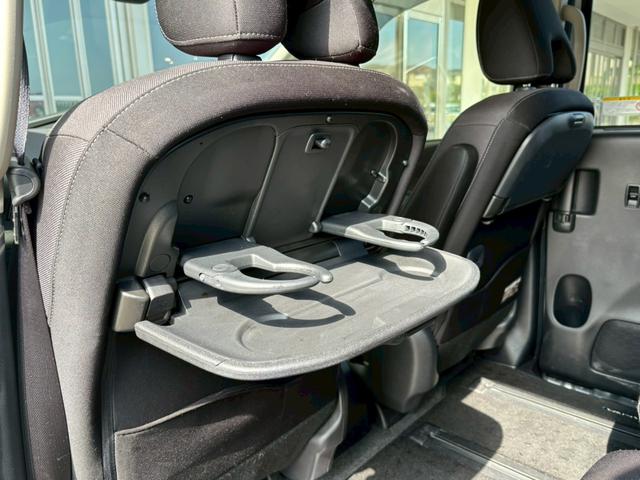 セレナ ｅ－パワー　ハイウェイスターＶ　１オナ　プロパイ　１０型純正ナビ　後席Ｍ　ドラレコ前後　ＥＴＣ　２．０　アラウンドビュ　フルセグ　純正１５インチＡＷ　デジタルミラ　ＬＥＤヘッドライト　ＬＥＤフォグ　衝突軽減ブレーキ　踏み間違い防止（18枚目）