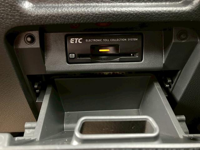 エルグランド ２５０ハイウェイスターＳジェットブラックアバンクロム　１オナ　ＯＰフロントエアロ　ＯＰリアスポ　後席Ｍ　本革シート　全周囲Ｍ　純正ナビＴＶ　エマブレ　追従クルコン　ドラレコ　運助シートヒータ　シートメモリ　パワーバックドア　ＥＴＣ　両側電動スライドドア（6枚目）