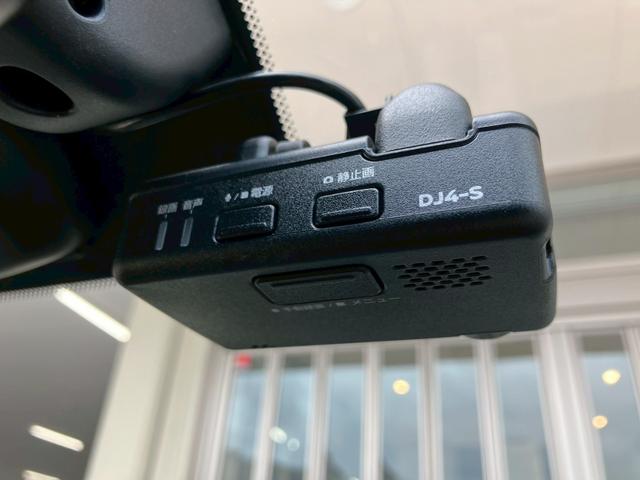 エルグランド ２５０ハイウェイスターＳジェットブラックアバンクロム　１オナ　ＯＰフロントエアロ　ＯＰリアスポ　後席Ｍ　本革シート　全周囲Ｍ　純正ナビＴＶ　エマブレ　追従クルコン　ドラレコ　運助シートヒータ　シートメモリ　パワーバックドア　ＥＴＣ　両側電動スライドドア（7枚目）