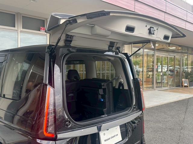 セレナ ｅ－パワー　ハイウェイスターＶ　１オナ　防水シート　１００Ｖ電源　ＥＴＣ　ドラレコ　ＮＣナビ　プロパイ　アラウンドビュー　デジタルミラー　バンパーイルミ　アダプティブＬＥＤヘッドライト　　ＬＥＤフォグ　ＳＯＳコール　純正１６型ＡＷ（28枚目）