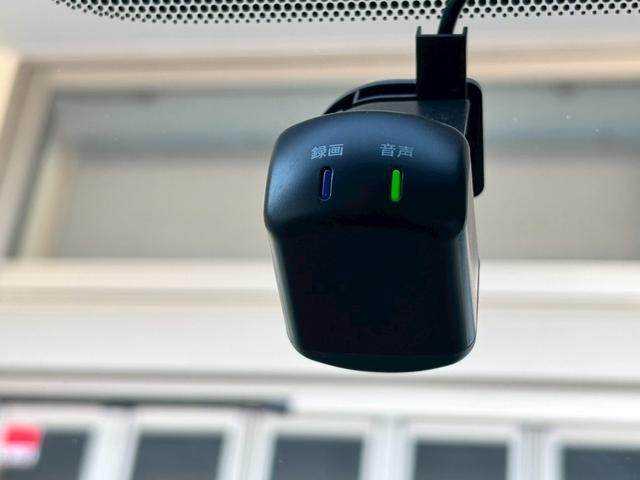 セレナ e-パワー ハイウェイスターV 1オナ 後席モニター ETC ドラレコ 純正10型ナビ 純正15型AW 両側電動スライド デジタルミラー アラモニ アダプティブLED LEDフォグ 衝突軽減装置 踏み間違い防止アシスト(9枚目)