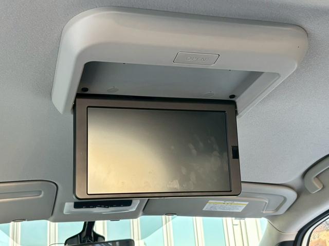 セレナ e-パワー ハイウェイスターV 1オナ 後席モニター ETC ドラレコ 純正10型ナビ 純正15型AW 両側電動スライド デジタルミラー アラモニ アダプティブLED LEDフォグ 衝突軽減装置 踏み間違い防止アシスト(10枚目)