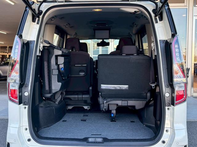 セレナ e-パワー ハイウェイスターV 1オナ 後席モニター ETC ドラレコ 純正10型ナビ 純正15型AW 両側電動スライド デジタルミラー アラモニ アダプティブLED LEDフォグ 衝突軽減装置 踏み間違い防止アシスト(22枚目)