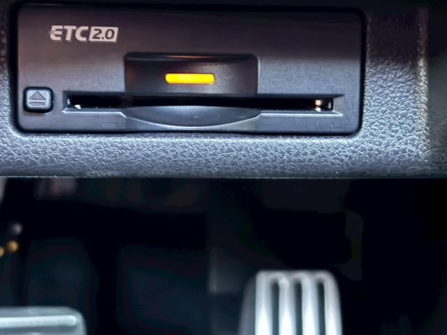 フェアレディＺ 　９速ＡＴ　ＮＣナビ　前後ドラレコ　デジタルルームミラー　フルセグＴＶ　ＢＯＳＥサウンド　シートヒータ　レイズ製１９インチ純正ＡＷ　バックカメラ　ＬＥＤヘッドライト　踏み間違い防止　ＳＯＳコール（12枚目）