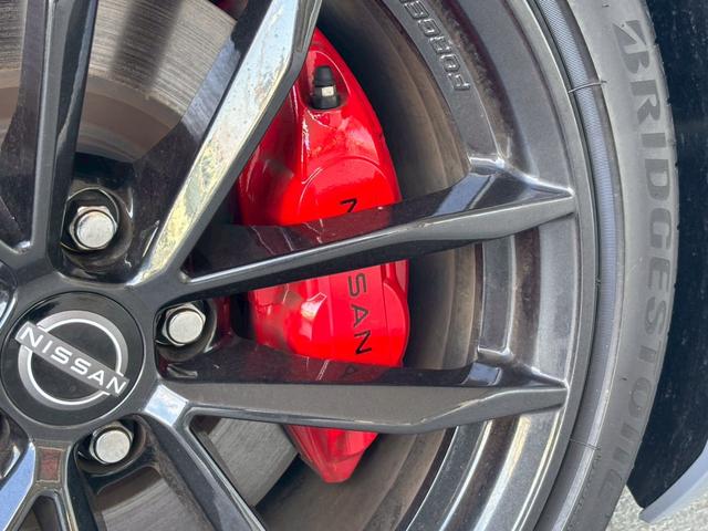 フェアレディＺ 　９速ＡＴ　ＮＣナビ　前後ドラレコ　デジタルルームミラー　フルセグＴＶ　ＢＯＳＥサウンド　シートヒータ　レイズ製１９インチ純正ＡＷ　バックカメラ　ＬＥＤヘッドライト　踏み間違い防止　ＳＯＳコール（26枚目）