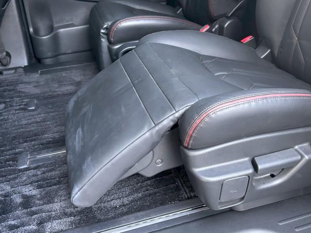 エルグランド ２５０ハイウェイスタープレミアムアーバンクロム　純正１０型ナビ　Ｗサンルーフ　後席Ｍ　ドラレコ前後　ＥＴＣ　全周囲Ｍ　追従クルーズコントロール　両側電動スライドドア　パワーシート　シートヒータ　ブラックレザーシート（22枚目）