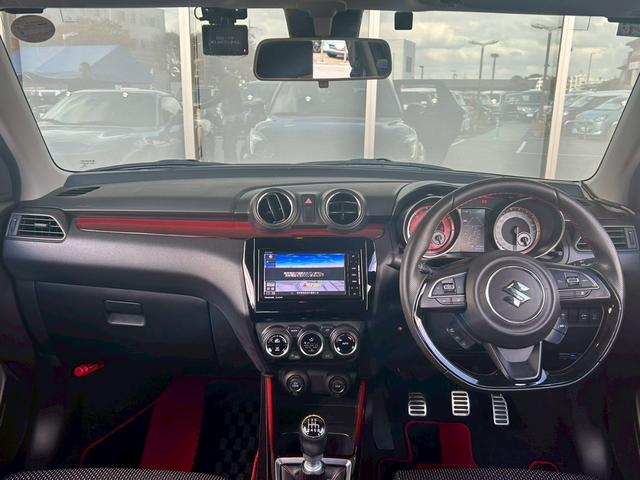 スイフトスポーツ ベースグレード 1オナ 6速MT車 7型ナビ ドラレコ前後 全周囲カメラ 追従クルコン ETC LEDヘッドライト フォグランプ ブレーキアシスト プッシュスタート TVスイッチ シートヒーター ステアリングスイッチ(5枚目)