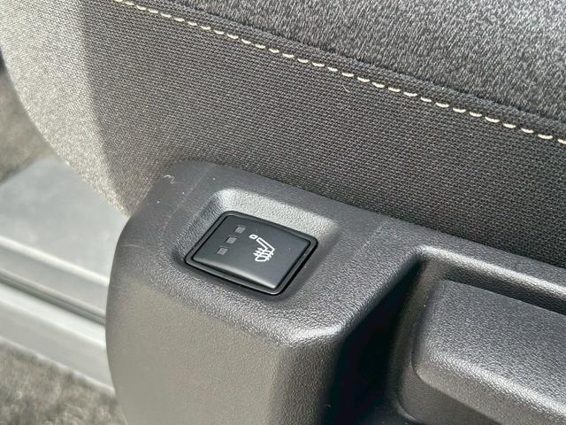 セレナ ｅ－パワー　ハイウェイスターＶ　ＮＣ１２．３ナビ　ＨＯＴプラスＰＫＧ　プロパイ　全周囲Ｍ　ドラレコ前後　ＥＴＣ２．０　ワイヤレス充電　アダクティブＬＥＤヘッド　両側電動スライドドア　シートヒータ　ステアリングヒータ（16枚目）