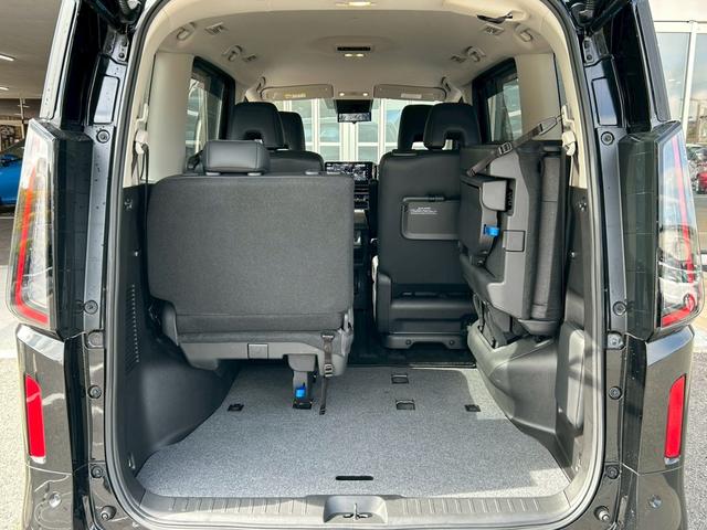 セレナ ｅ－パワー　ハイウェイスターＶ　ＮＣ１２．３ナビ　ＨＯＴプラスＰＫＧ　プロパイ　全周囲Ｍ　ドラレコ前後　ＥＴＣ２．０　ワイヤレス充電　アダクティブＬＥＤヘッド　両側電動スライドドア　シートヒータ　ステアリングヒータ（30枚目）