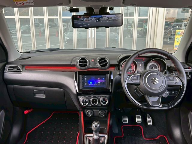 スイフトスポーツ ベースグレード　１オナ　ＨＫＳマフラ　６速ＭＴ　ディスプレイオーディオ　デジタルルームミラー　Ｂカメラ　シートヒータ　クリアランスソナー　ＥＴＣ　ＬＥＤヘッドライト　純正１７インチＡＷ　衝突被害軽減ブレーキ（5枚目）