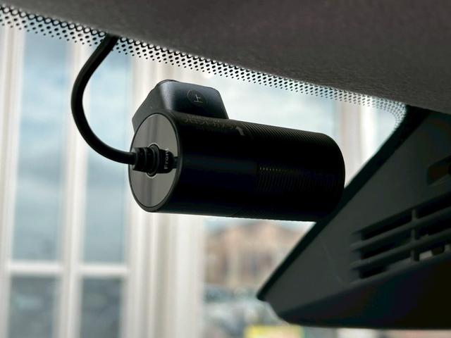 スイフトスポーツ ベースグレード　１オナ　ＨＫＳマフラ　６速ＭＴ　ディスプレイオーディオ　デジタルルームミラー　Ｂカメラ　シートヒータ　クリアランスソナー　ＥＴＣ　ＬＥＤヘッドライト　純正１７インチＡＷ　衝突被害軽減ブレーキ（8枚目）