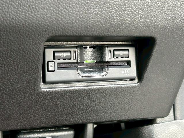 スイフトスポーツ ベースグレード　１オナ　ＨＫＳマフラ　６速ＭＴ　ディスプレイオーディオ　デジタルルームミラー　Ｂカメラ　シートヒータ　クリアランスソナー　ＥＴＣ　ＬＥＤヘッドライト　純正１７インチＡＷ　衝突被害軽減ブレーキ（11枚目）