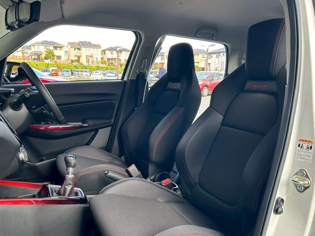 スイフトスポーツ ベースグレード　１オナ　ＨＫＳマフラ　６速ＭＴ　ディスプレイオーディオ　デジタルルームミラー　Ｂカメラ　シートヒータ　クリアランスソナー　ＥＴＣ　ＬＥＤヘッドライト　純正１７インチＡＷ　衝突被害軽減ブレーキ（20枚目）