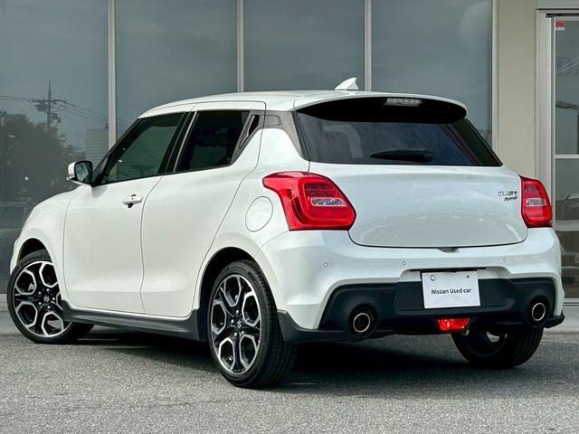 スイフトスポーツ ベースグレード　１オナ　ＨＫＳマフラ　６速ＭＴ　ディスプレイオーディオ　デジタルルームミラー　Ｂカメラ　シートヒータ　クリアランスソナー　ＥＴＣ　ＬＥＤヘッドライト　純正１７インチＡＷ　衝突被害軽減ブレーキ（32枚目）