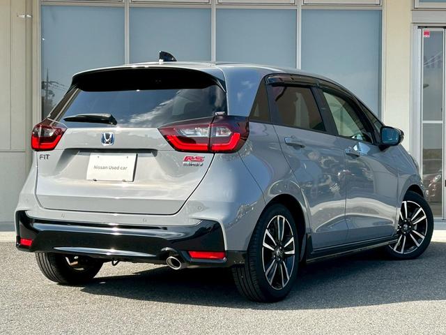 フィット ｅ：ＨＥＶ　ＲＳ　９型コネクトナビ　ドラレコ　ＥＴＣ　　　追従クルコン　ハーフレザーシート　ＬＥＤヘッドライト　衝突被害軽減ブレーキ　踏み間違い防止　障害物センサー　オートマチックハイビーム　純正アルミ　ＭＴモード付（2枚目）