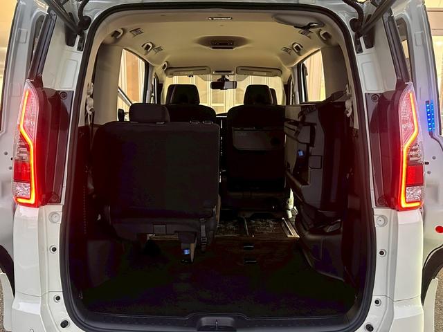 セレナ ｅ－パワー　ハイウェイスターＶ　カロッツェリアメモリナビ　アラウンドビューモニター　プロパイロット　シートヒーター　フルセグ　シートヒーター　ステアリングヒーター　両側パワースライドドア　デジタルインナーミラー（20枚目）