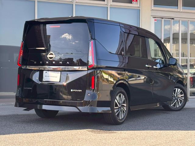 セレナ ｅ－パワー　ルキシオン　ＮＣ１２．３ナビ　後席モニタ　フロントエアロ３点オプション　プロパイロット２．０　　　全周囲Ｍ　　　シートヒータ　ヘッドアップディスプレイ　合皮シート　ワイヤレス充電　両側電動スライド（2枚目）