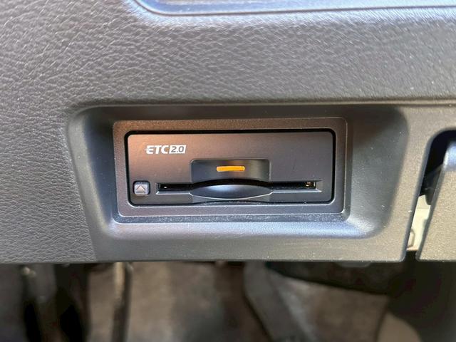 セレナ ｅ－パワー　ルキシオン　ＮＣ１２．３ナビ　後席モニタ　フロントエアロ３点オプション　プロパイロット２．０　　　全周囲Ｍ　　　シートヒータ　ヘッドアップディスプレイ　合皮シート　ワイヤレス充電　両側電動スライド（9枚目）