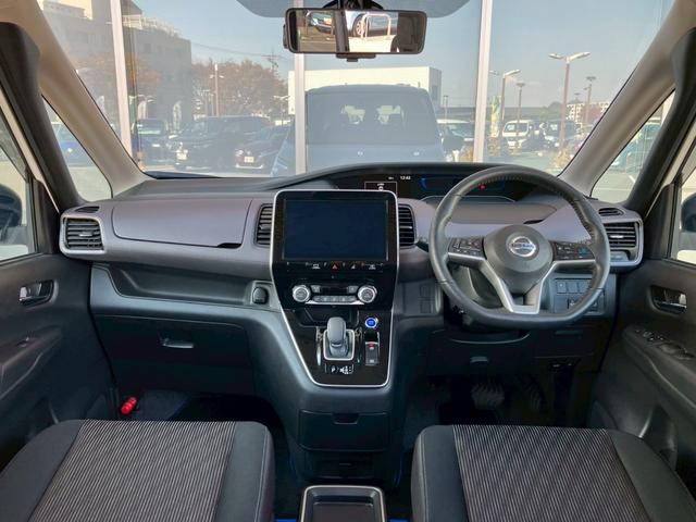 セレナ ｅ－パワー　ハイウェイスターＶ　１オナ　純１０型ナビ　後席Ｍ　プロパイ　全周囲Ｍ　ドラレコ前後　ＥＴＣ　デジタルルームミラ　１６インチＡＷ　両側電動スライド　衝突被害軽減ブレーキ　障害物センサ　踏み間違い防止　ＬＥＤヘッドライト（5枚目）