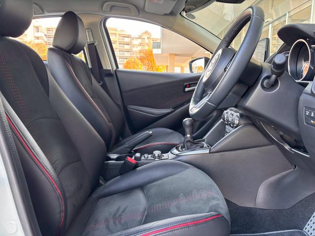 MAZDA2 XDスポルト+ 1オナ 6速MT ディーゼル車 Mナビ 全周囲M 追従クルコン ハーフレザーシート シートヒータ パワーシート シートメモリ ETC LEDヘッドライト フルセグTV ETC ブラインドスポットモニタ(21枚目)