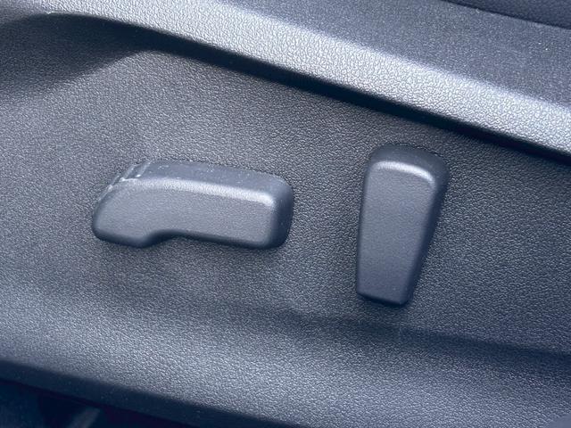 レヴォーグ STIスポーツ EX ブラックインテリアセレクション 11.6インチナビ STIフロントグリル ドラレコ ETC ハーマンカードンサウンドシステム ブラック/グレーハーフレザーシート アダクティブLEDヘッドライト トノカバ アイサイトセーフティプラス(10枚目)