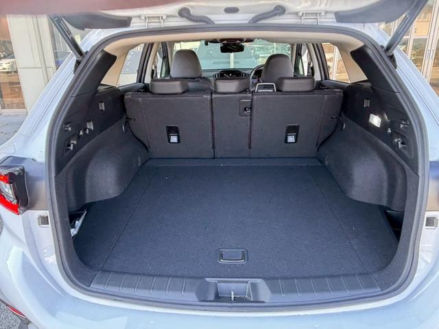 レヴォーグ STIスポーツ EX ブラックインテリアセレクション 11.6インチナビ STIフロントグリル ドラレコ ETC ハーマンカードンサウンドシステム ブラック/グレーハーフレザーシート アダクティブLEDヘッドライト トノカバ アイサイトセーフティプラス(21枚目)