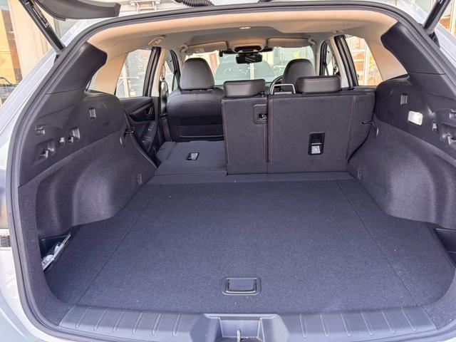 レヴォーグ STIスポーツ EX ブラックインテリアセレクション 11.6インチナビ STIフロントグリル ドラレコ ETC ハーマンカードンサウンドシステム ブラック/グレーハーフレザーシート アダクティブLEDヘッドライト トノカバ アイサイトセーフティプラス(22枚目)