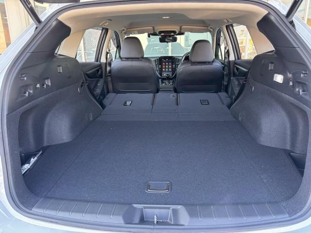 レヴォーグ STIスポーツ EX ブラックインテリアセレクション 11.6インチナビ STIフロントグリル ドラレコ ETC ハーマンカードンサウンドシステム ブラック/グレーハーフレザーシート アダクティブLEDヘッドライト トノカバ アイサイトセーフティプラス(23枚目)