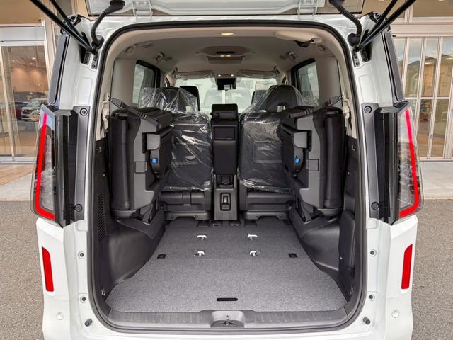 セレナ e-パワー ハイウェイスターV NC12.3ナビ 後席モニタ 寒冷地仕様 ドラレコ前後 ETC2.0 プロパイロット アラウンドビュ シートヒータ ステアリングヒータ デジタルルームミラ 両側電動スライドドア アダクティブLED(29枚目)