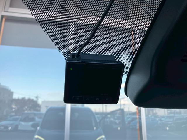 シエンタ ハイブリッドＺ　純正１０．５インチナビ　ドラレコ　ＥＴＣ　パノラミックビューＭ　フルセグＴＶ　両オートスライド　クルコン　ＬＥＤヘッド　ＳＯＳコール　トヨタセーフティセンス　プリクラッシュセーフティ　コーナーセンサー（9枚目）