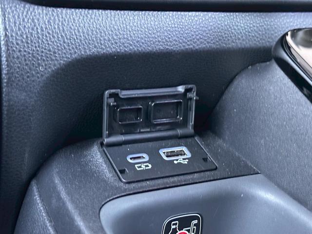 シエンタ ハイブリッドＺ　純正１０．５インチナビ　ドラレコ　ＥＴＣ　パノラミックビューＭ　フルセグＴＶ　両オートスライド　クルコン　ＬＥＤヘッド　ＳＯＳコール　トヨタセーフティセンス　プリクラッシュセーフティ　コーナーセンサー（12枚目）