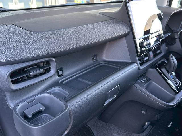 シエンタ ハイブリッドＺ　純正１０．５インチナビ　ドラレコ　ＥＴＣ　パノラミックビューＭ　フルセグＴＶ　両オートスライド　クルコン　ＬＥＤヘッド　ＳＯＳコール　トヨタセーフティセンス　プリクラッシュセーフティ　コーナーセンサー（22枚目）