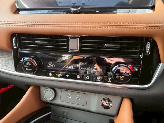 エクストレイル Ｇ　ｅ－４ＯＲＣＥ　登録済未使用車　サンルーフ　ＢＯＳＥ　ナッパレザ　ルーフレール　アダクティブＬＥＤヘッドライト　ＮＣナビ　フルセグＴＶ　ＥＴＣ２．０　プロパイロット　アラウンドビュー　シートヒータ　電動シート（9枚目）