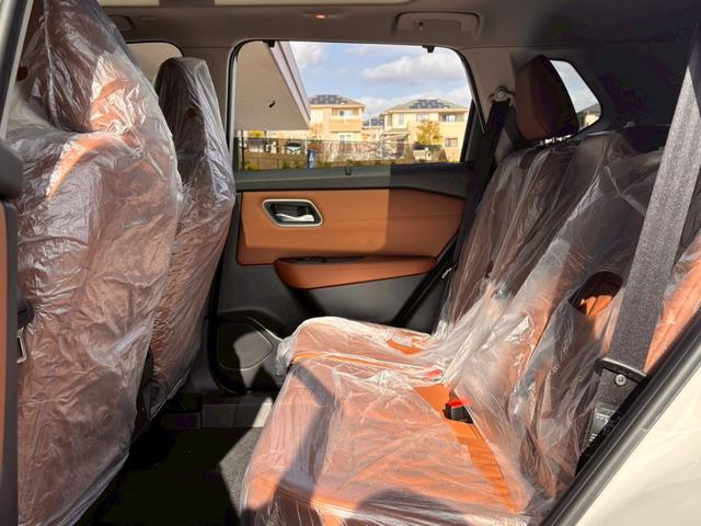 エクストレイル Ｇ　ｅ－４ＯＲＣＥ　登録済未使用車　サンルーフ　ＢＯＳＥ　ナッパレザ　ルーフレール　アダクティブＬＥＤヘッドライト　ＮＣナビ　フルセグＴＶ　ＥＴＣ２．０　プロパイロット　アラウンドビュー　シートヒータ　電動シート（27枚目）