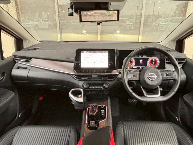 オーラ G レザーエディション NCナビ プロパイ 全周囲M 前後ドラレコ ETC2.0 BOSEサウンド デジタルルームミラ ワイヤレス充電 黒レザーシート SOSコール 衝突被害軽減ブレーキ 踏み間違い防止 障害物センサー(7枚目)