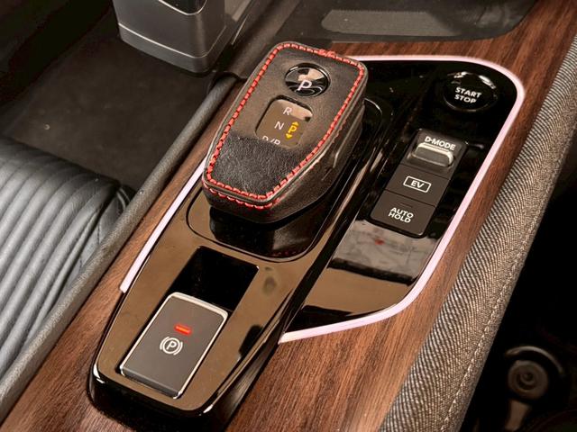 オーラ G レザーエディション NCナビ プロパイ 全周囲M 前後ドラレコ ETC2.0 BOSEサウンド デジタルルームミラ ワイヤレス充電 黒レザーシート SOSコール 衝突被害軽減ブレーキ 踏み間違い防止 障害物センサー(17枚目)