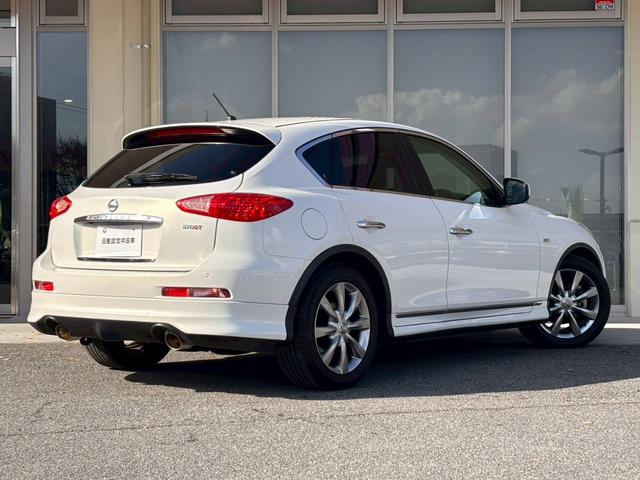 スカイラインクロスオーバー ３７０ＧＴ　タイプＰ　ＮＣナビ　プロパイ　全周囲Ｍ　前後ドラレコ　ＥＴＣ２．０　ＢＯＳＥサウンド　デジタルルームミラ　ワイヤレス充電　黒レザーシート　ＳＯＳコール　衝突被害軽減ブレーキ　踏み間違い防止　障害物センサー（2枚目）