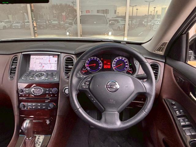 スカイラインクロスオーバー ３７０ＧＴ　タイプＰ　ＮＣナビ　プロパイ　全周囲Ｍ　前後ドラレコ　ＥＴＣ２．０　ＢＯＳＥサウンド　デジタルルームミラ　ワイヤレス充電　黒レザーシート　ＳＯＳコール　衝突被害軽減ブレーキ　踏み間違い防止　障害物センサー（8枚目）