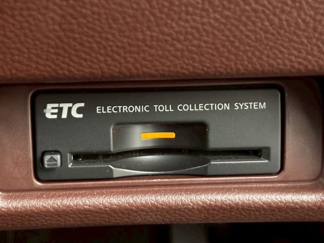 スカイラインクロスオーバー ３７０ＧＴ　タイプＰ　ＮＣナビ　プロパイ　全周囲Ｍ　前後ドラレコ　ＥＴＣ２．０　ＢＯＳＥサウンド　デジタルルームミラ　ワイヤレス充電　黒レザーシート　ＳＯＳコール　衝突被害軽減ブレーキ　踏み間違い防止　障害物センサー（13枚目）