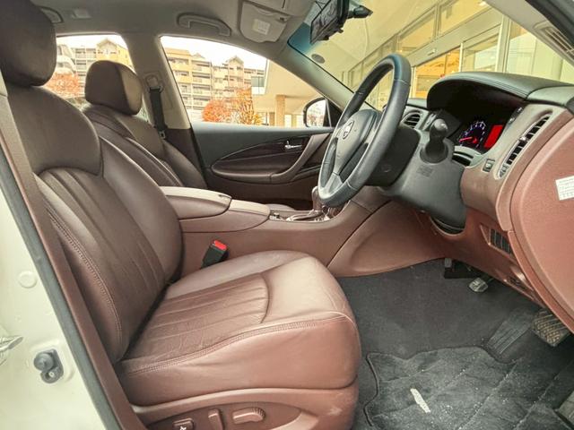 スカイラインクロスオーバー ３７０ＧＴ　タイプＰ　ＮＣナビ　プロパイ　全周囲Ｍ　前後ドラレコ　ＥＴＣ２．０　ＢＯＳＥサウンド　デジタルルームミラ　ワイヤレス充電　黒レザーシート　ＳＯＳコール　衝突被害軽減ブレーキ　踏み間違い防止　障害物センサー（20枚目）