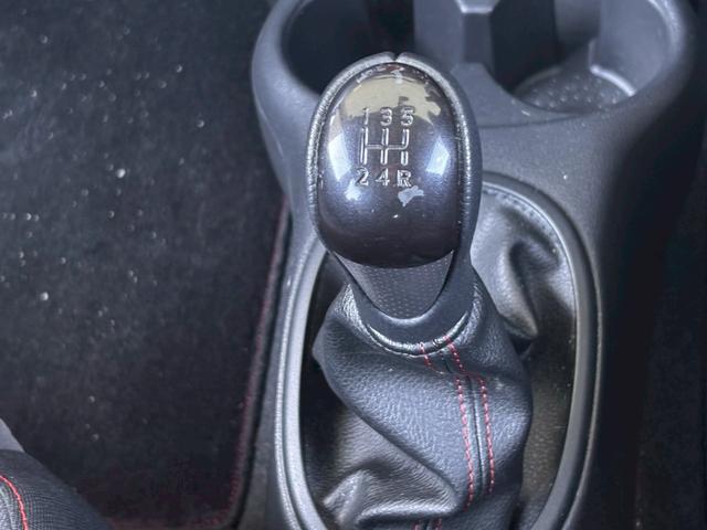 マーチ ニスモ S HKSマフラ 純正ナビ ドラレコ ETC フルセグTV 外品LEDヘッドライト バックカメラ スマートキー プッシュスタート 専用AW 専用エアロ 専用シート(15枚目)