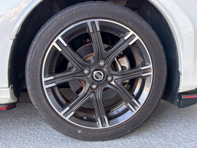 マーチ ニスモ S HKSマフラ 純正ナビ ドラレコ ETC フルセグTV 外品LEDヘッドライト バックカメラ スマートキー プッシュスタート 専用AW 専用エアロ 専用シート(24枚目)