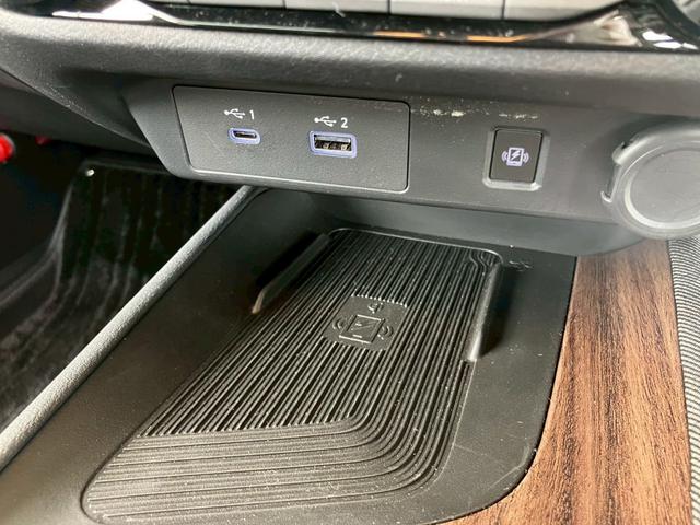 オーラ Ｇ　ＦＯＵＲ　レザーエディション　ＮＣナビ　プロパイ　全周囲Ｍ　ＢＯＳＥ　シートヒータ　ステアリングヒータ　寒冷地仕様　黒革シート　ＥＴＣ２．０　ワイヤレス充電　デジタルルームミラ　アダクティブＬＥＤヘッドライト　衝突被害軽減ブレーキ（17枚目）