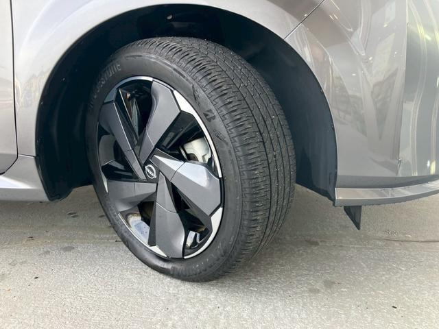 オーラ Ｇ　ＦＯＵＲ　レザーエディション　ＮＣナビ　プロパイ　全周囲Ｍ　ＢＯＳＥ　シートヒータ　ステアリングヒータ　寒冷地仕様　黒革シート　ＥＴＣ２．０　ワイヤレス充電　デジタルルームミラ　アダクティブＬＥＤヘッドライト　衝突被害軽減ブレーキ（29枚目）