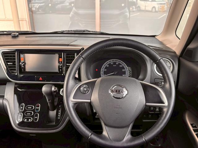 デイズルークス Ｘ　Ｖセレクション　純正ナビ　エマージェンシーブレーキ　アラウンドビューモニター　フルセグＴＶ　両側パワースライドドア　ＡＡＣ　純正１４インチＡＷ　プッシュスタート（6枚目）