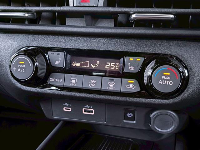 オーラ ニスモ　ＮＣナビ　全周囲Ｍ　プロパイ　前後ドラレコ　ＥＴＣ２．０　電動シート　ワンオナ　ＢＯＳＥ　寒冷地仕様　ＬＥＤヘッドライト　シートヒータ　ステアリングヒータ　ＮＩＳＭＯブルーミラ　カーボンミラー（12枚目）