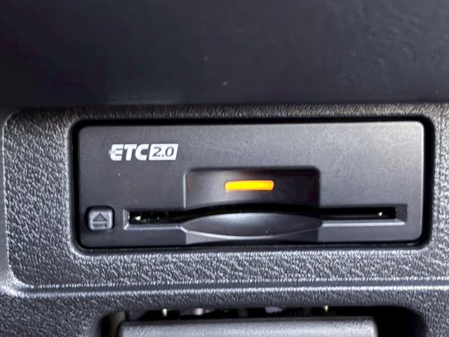 オーラ ニスモ　ＮＣナビ　全周囲Ｍ　プロパイ　前後ドラレコ　ＥＴＣ２．０　電動シート　ワンオナ　ＢＯＳＥ　寒冷地仕様　ＬＥＤヘッドライト　シートヒータ　ステアリングヒータ　ＮＩＳＭＯブルーミラ　カーボンミラー（15枚目）